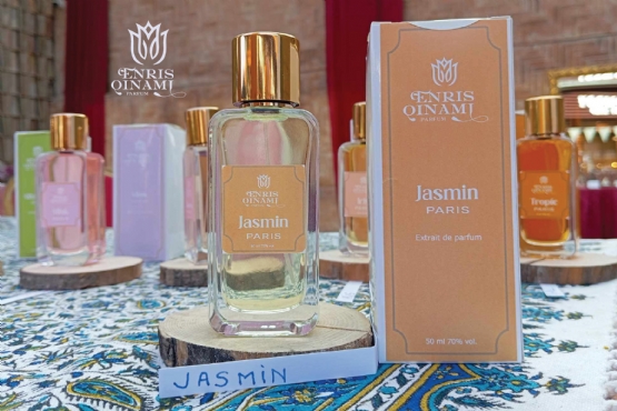 Parfumi Jasmin 50 Ml Nga Parfumisti Enris Qinami, Parfum Me Arome Jasemini, parfum Me Arome Patchuli, parfum Me Arome Musc et ambre, parfum francez, Ekstrak parfumi Jasemini